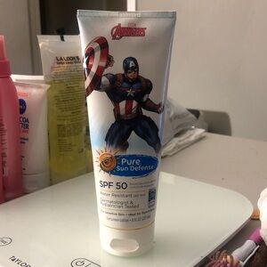 Avenger Kids SPF 50 Sunscreen - Red, 8oz 1 tube